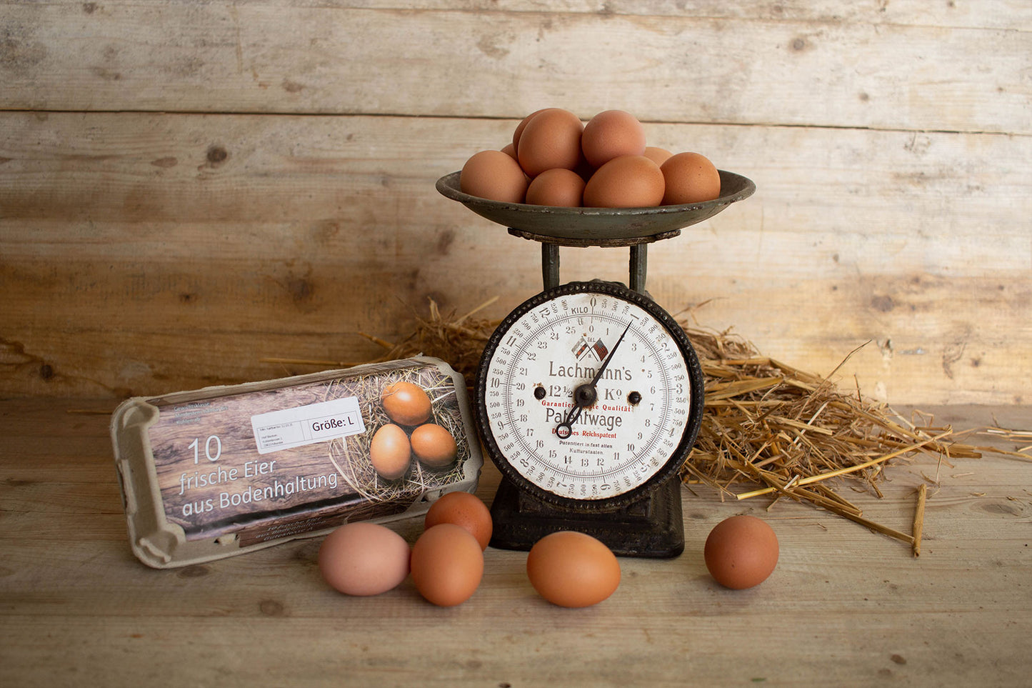 Frische Eier von Wischhofs Hofladen auf der Waage